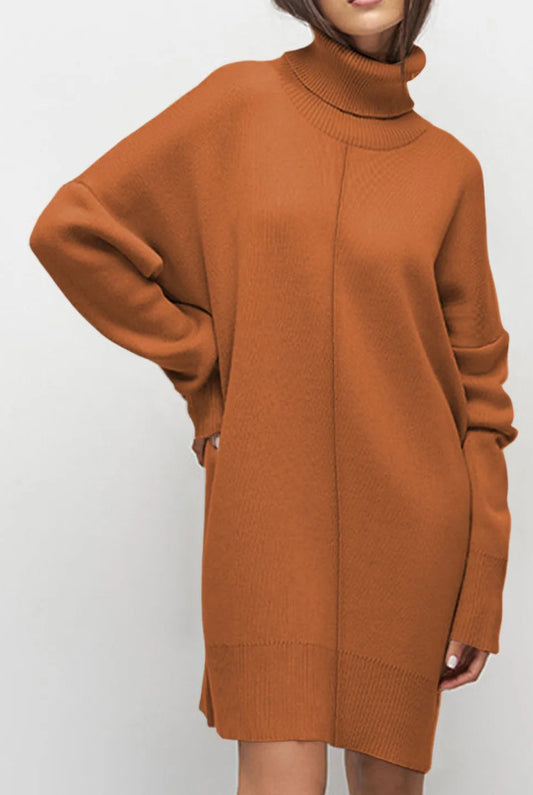 Abito in maglia ampia con collo alto e spalle scese