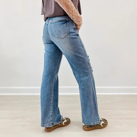 Jeans strappati, pantaloni aderenti a vita media, gamba dritta, effetto consumato