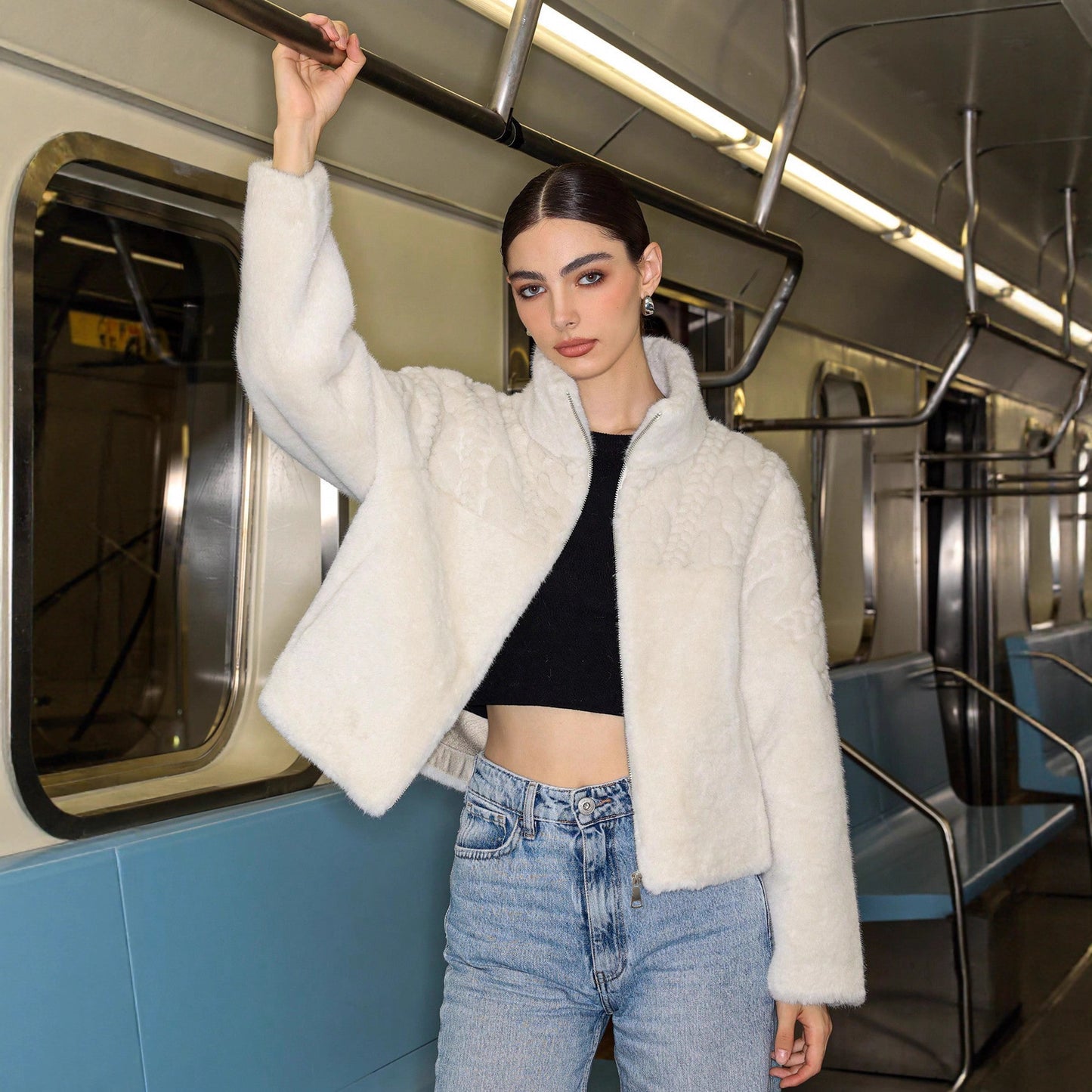 Cappotto corto con collo alto