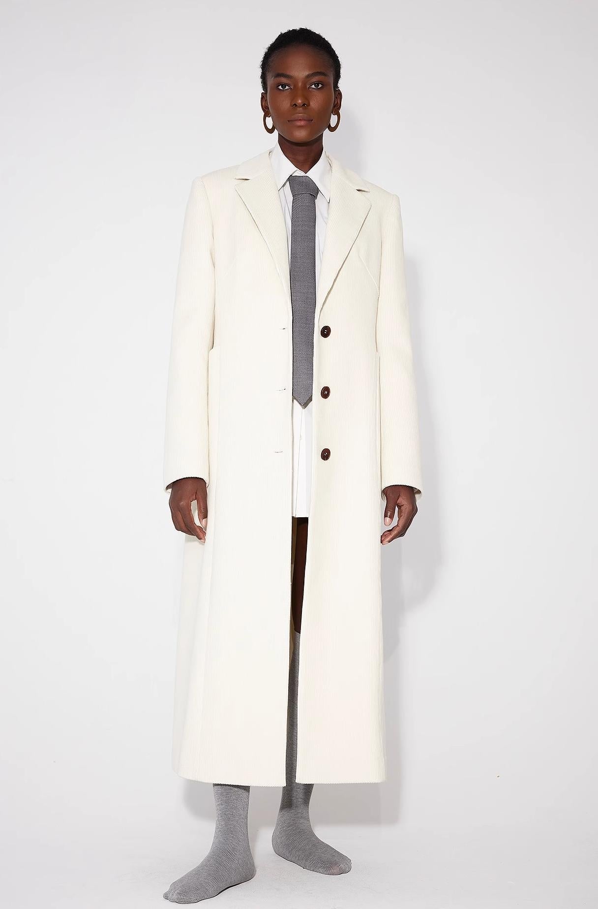 Cappotto con tasche tridimensionali in velluto a coste