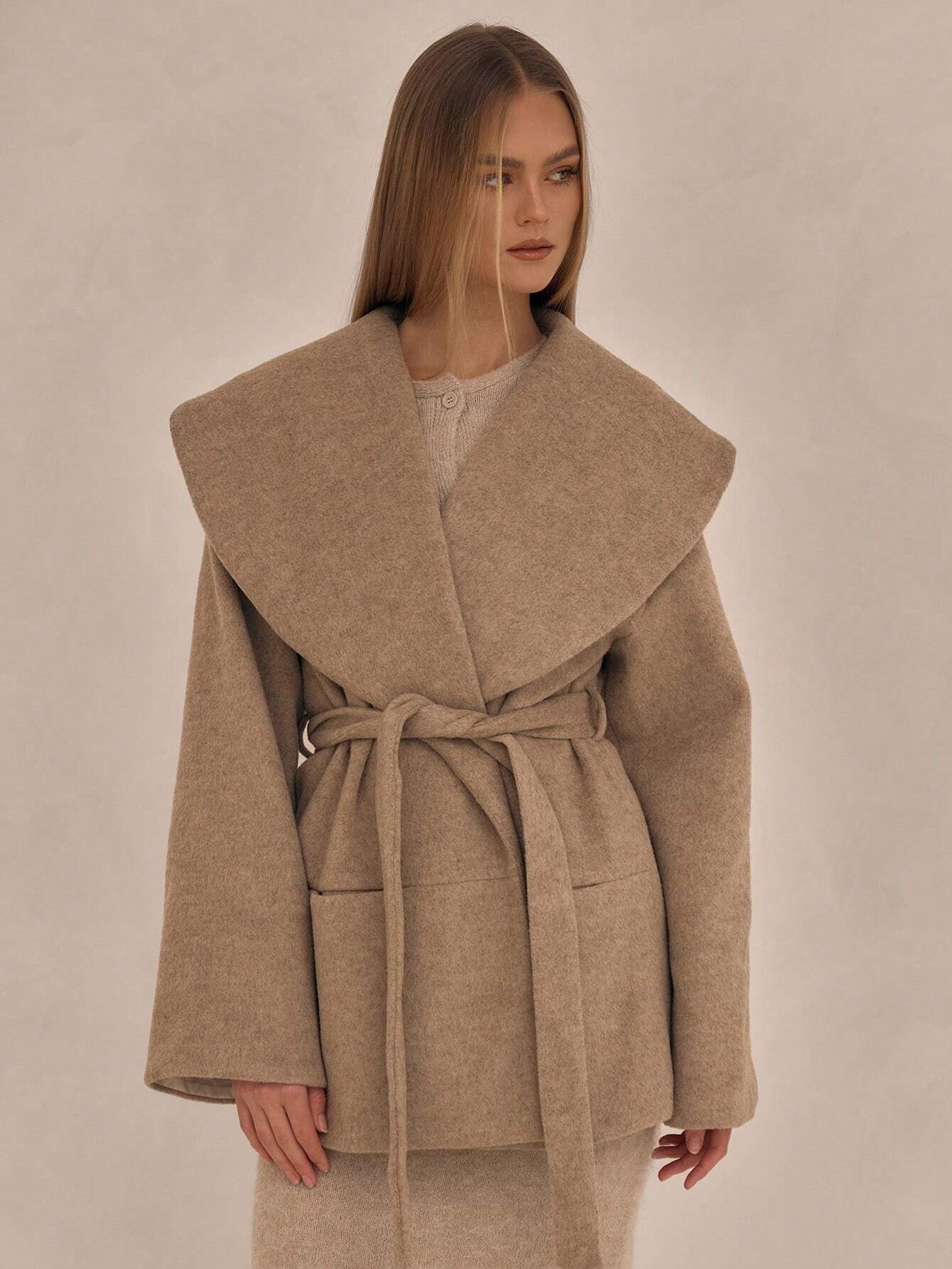 Cappotto oversize con collo a cascata