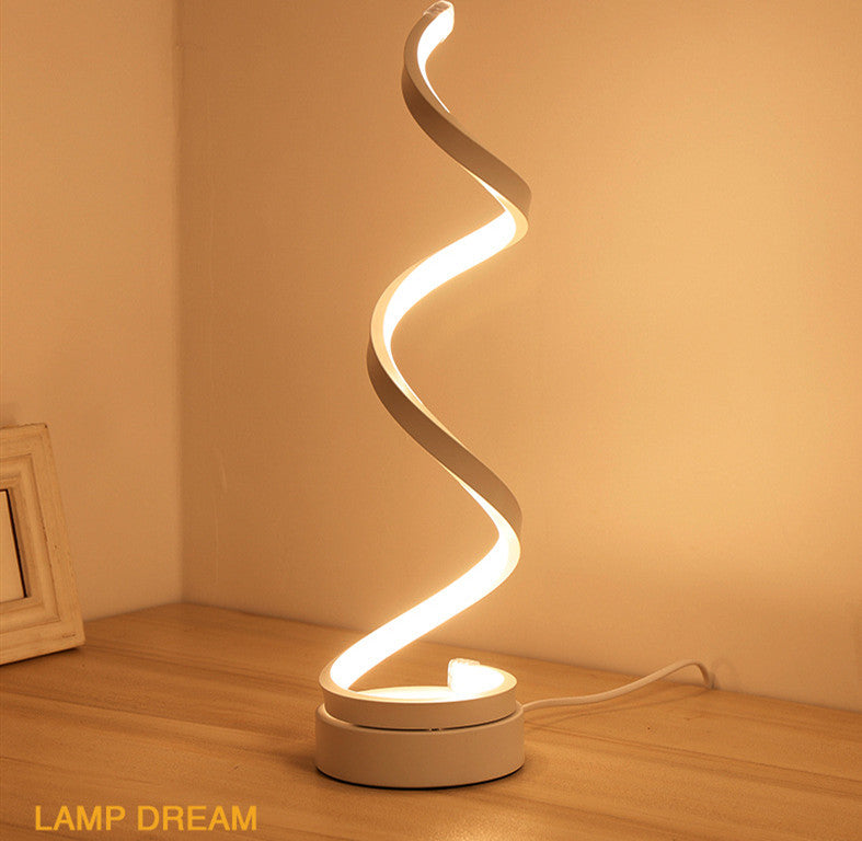 “Aurea Curve – Lampada da Tavolo LED in Metallo & Acrilico”