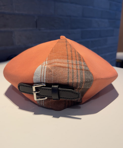 Berretto militare con design in stile britannico