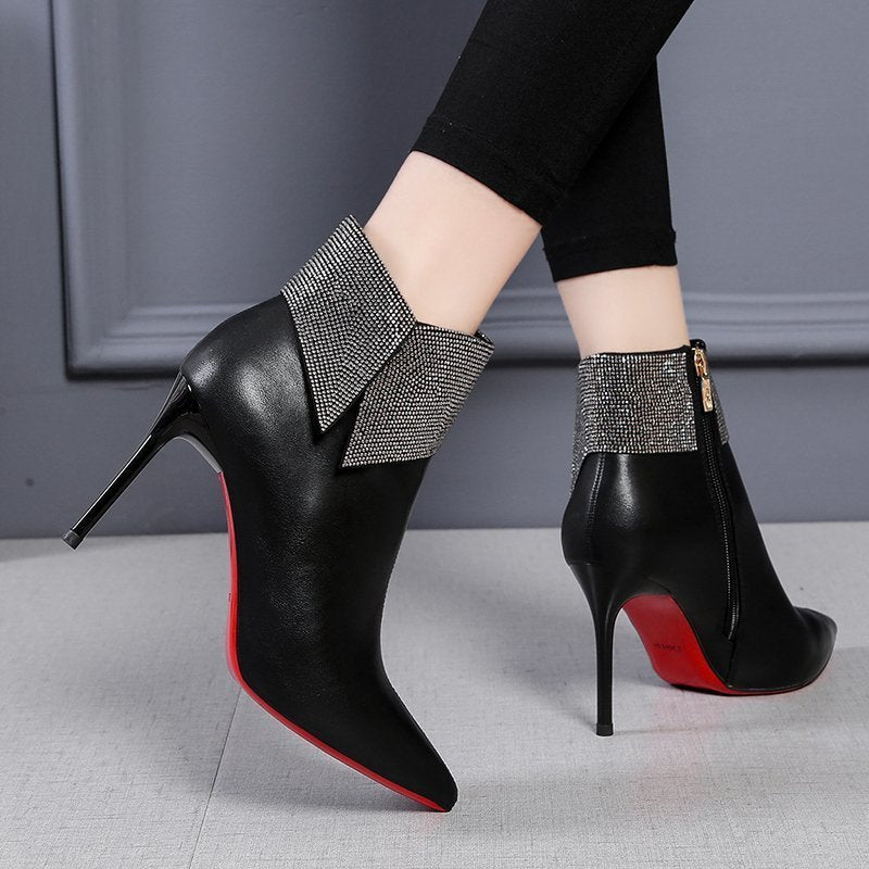 Scarpe con tacco alto a punta e stiletto in strass