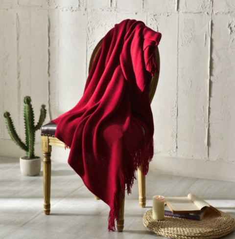 Coperta lavorata a maglia con frange