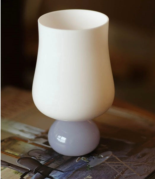 Bicchiere a acqua in vetro di latte