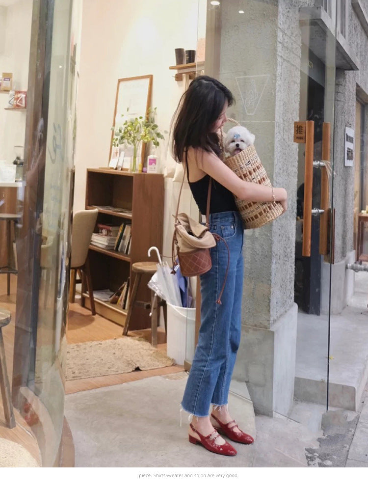 Sandali a punta tonda con fibbia e finitura lucida