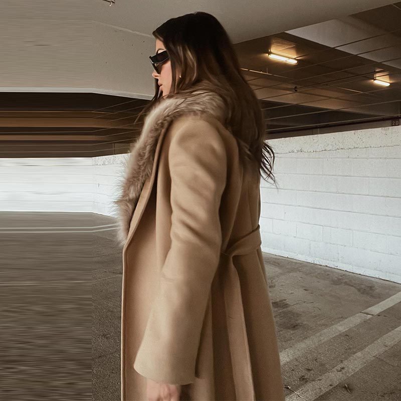 Cappotto lungo di lana con collo di pelliccia