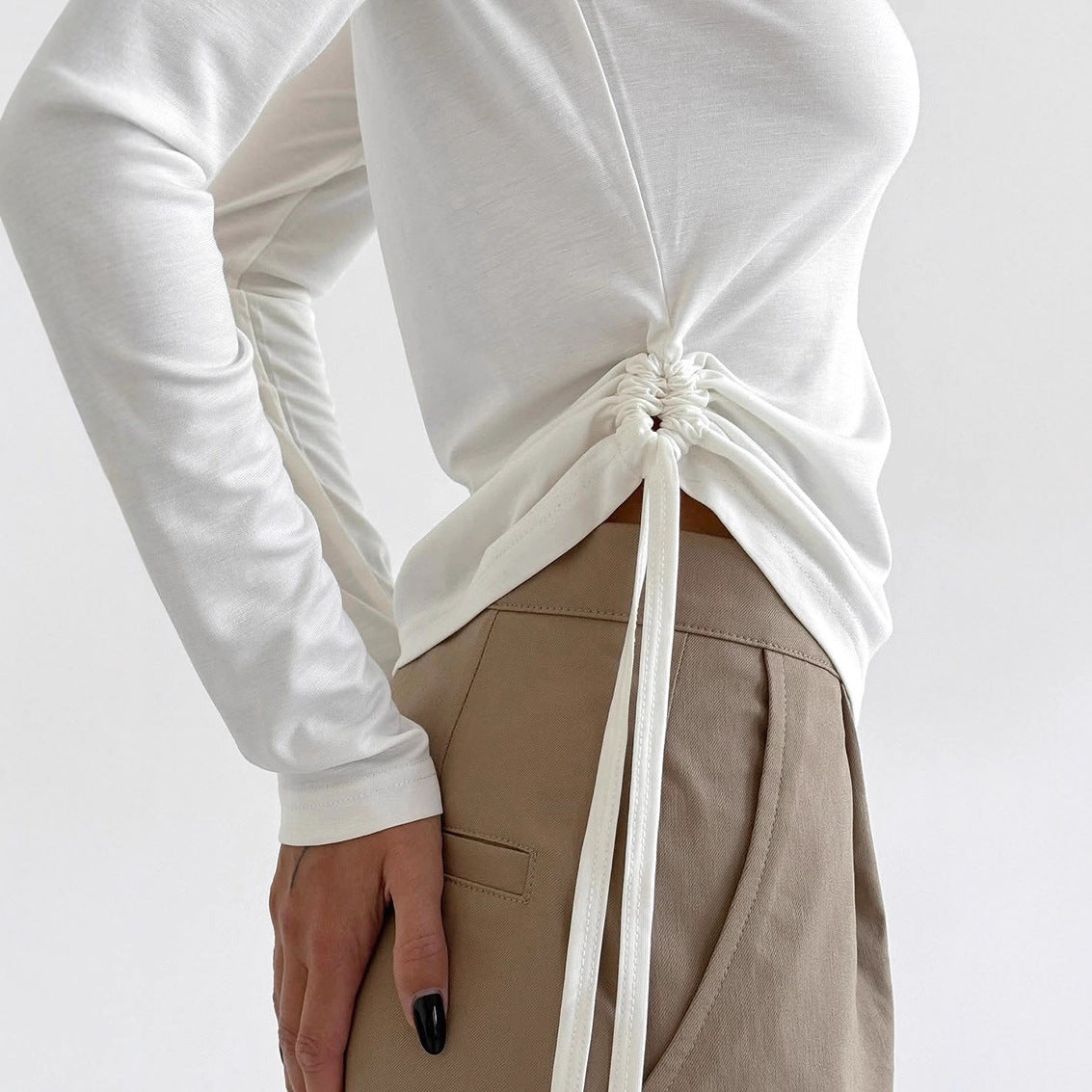 Maglia con scollo tondo e cintura laterale, manica lunga