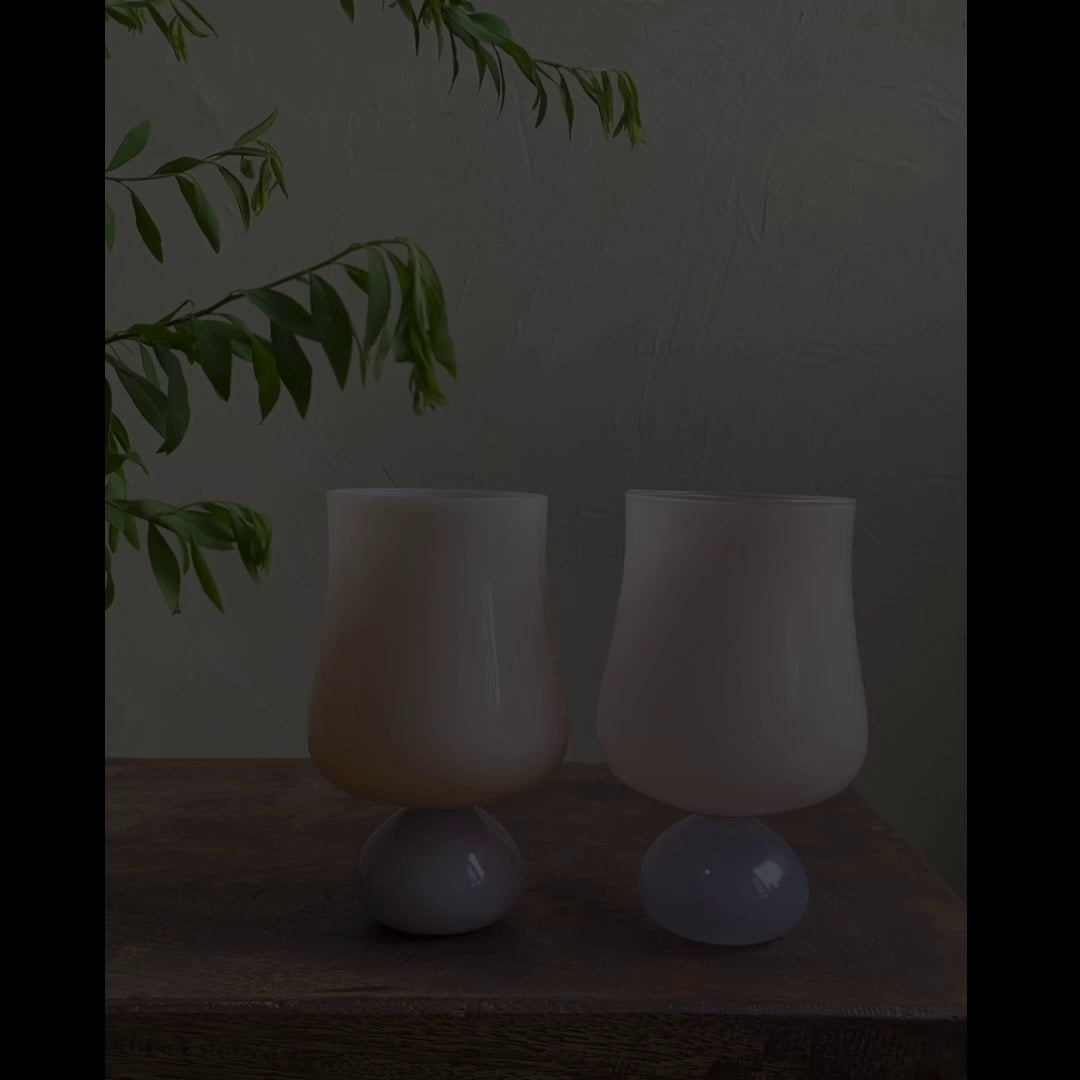 Bicchiere a acqua in vetro di latte