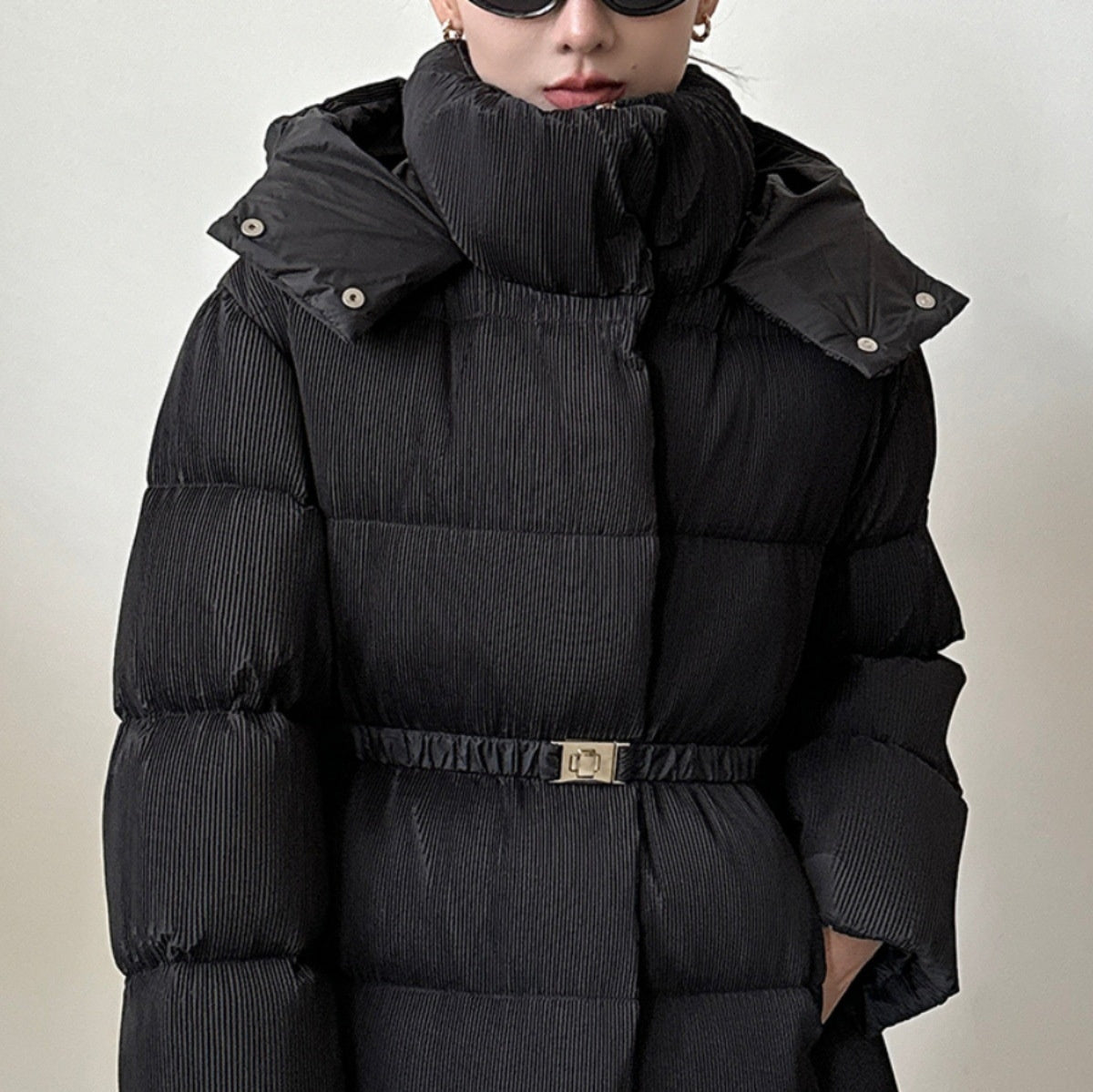 Piumino con cintura in vita