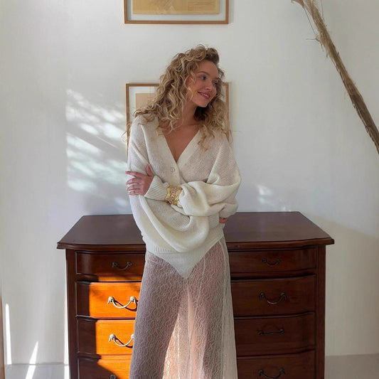 Maglione con maniche a lanterna, elegante e scollo a V in morbido mohair e fibbia a conchiglia