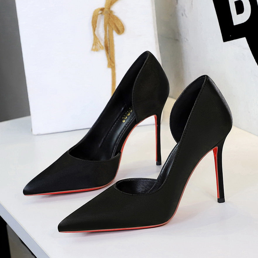 Tacchi a spillo a punta bassa in tinta unita con tacco ultra alto