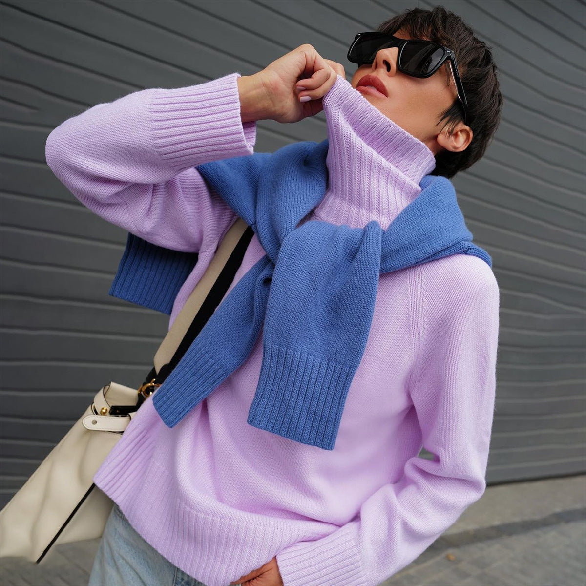 Elegante maglione coordinato con maniche raglan in tinta unita