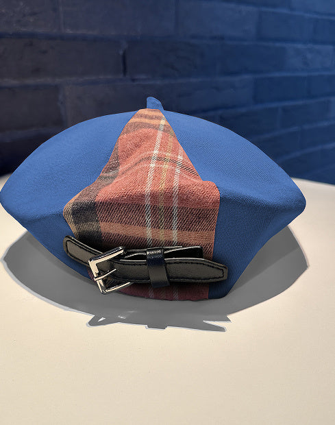 Berretto militare con design in stile britannico