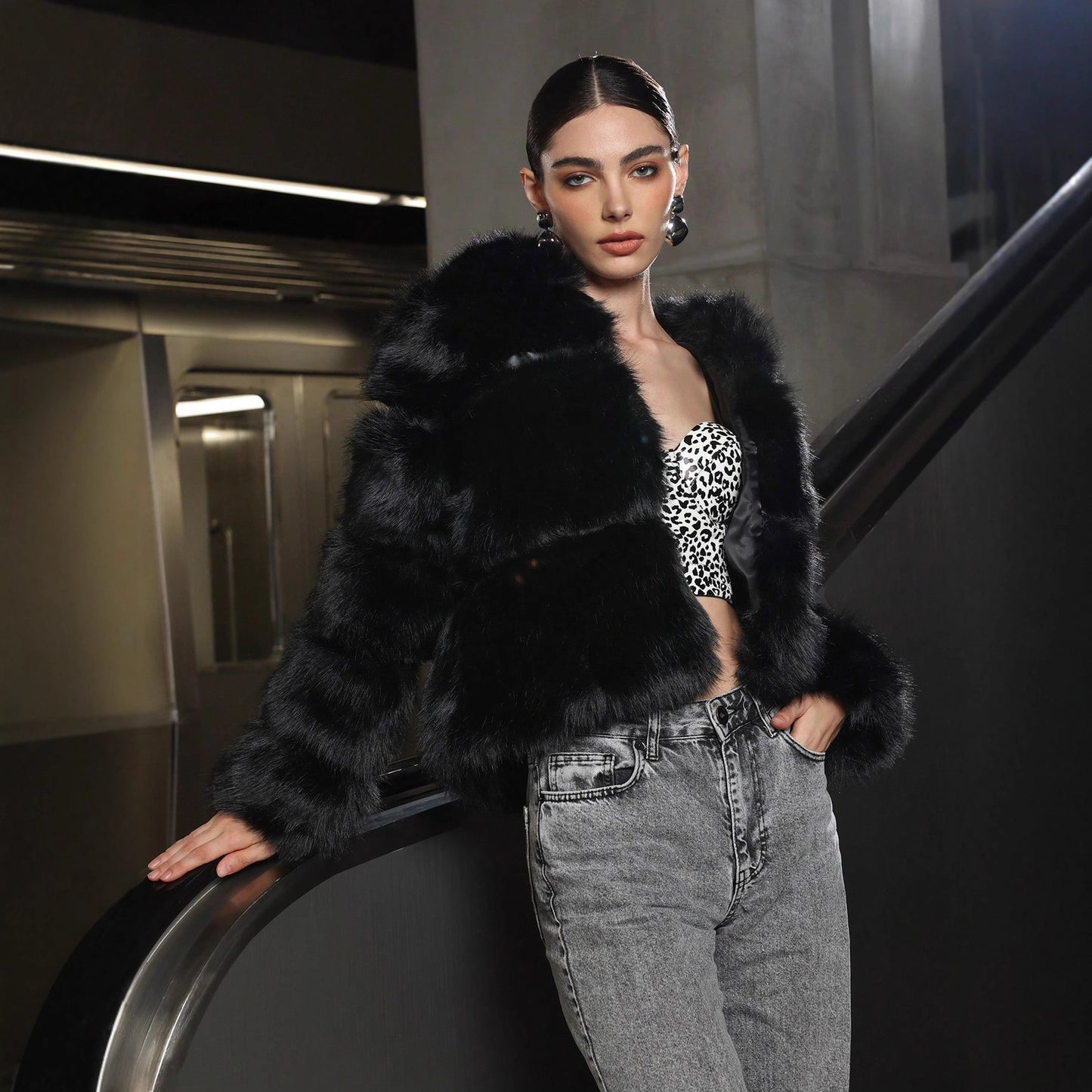 Giacca corta in pelliccia sintetica