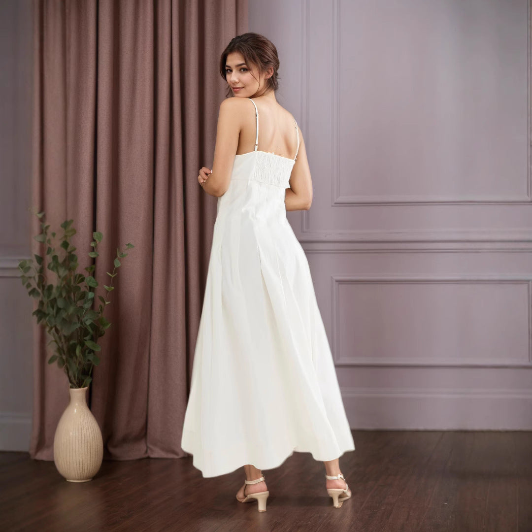 Abito lungo bianco con spalline a balze e gonna a trapezio