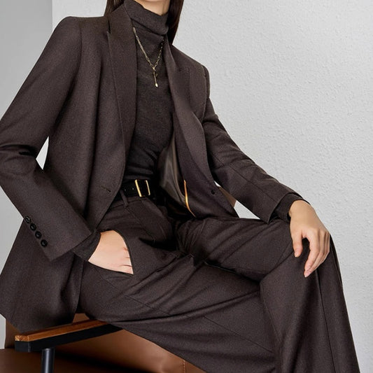 Abito in lana pettinata di colore puro