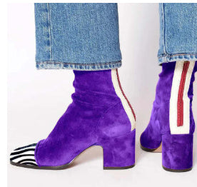 Stivali Martin bassi con tacco basso e punta quadrata, in pelle scamosciata