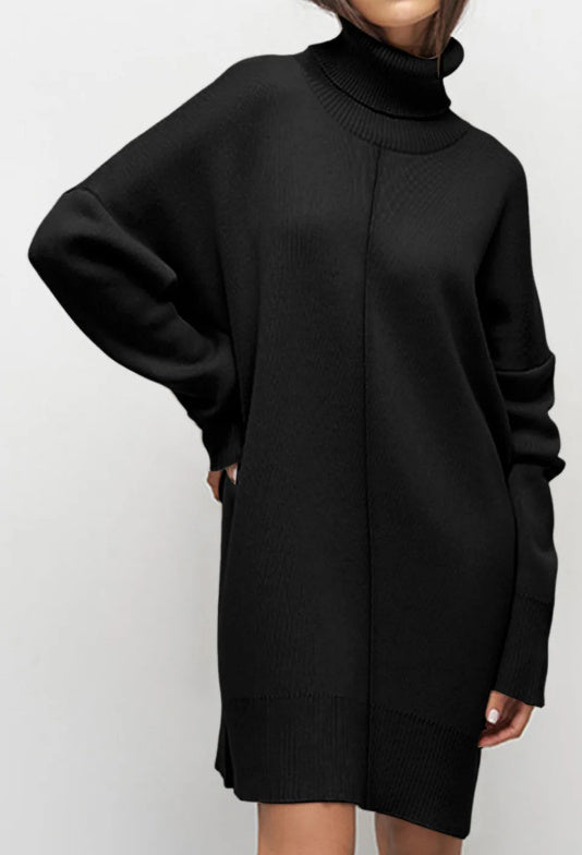 Abito in maglia ampia con collo alto e spalle scese