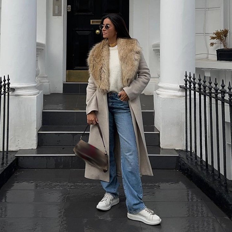 Cappotto lungo di lana con collo di pelliccia