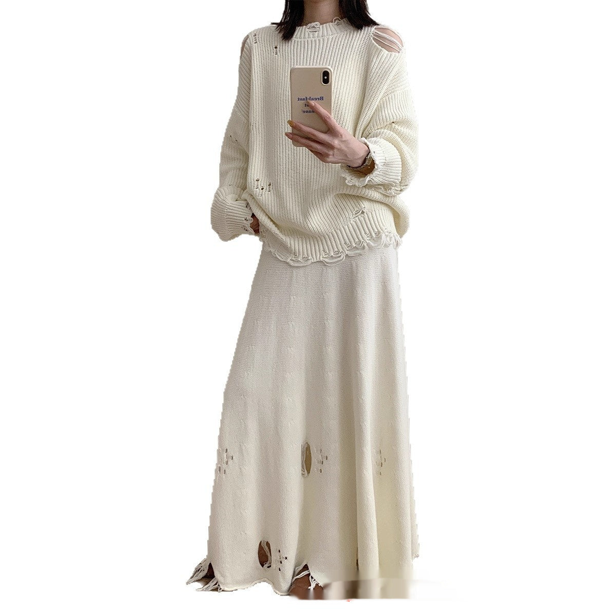 Maglione girocollo bianco in cotone a maniche lunghe e gonna irregolare strappata