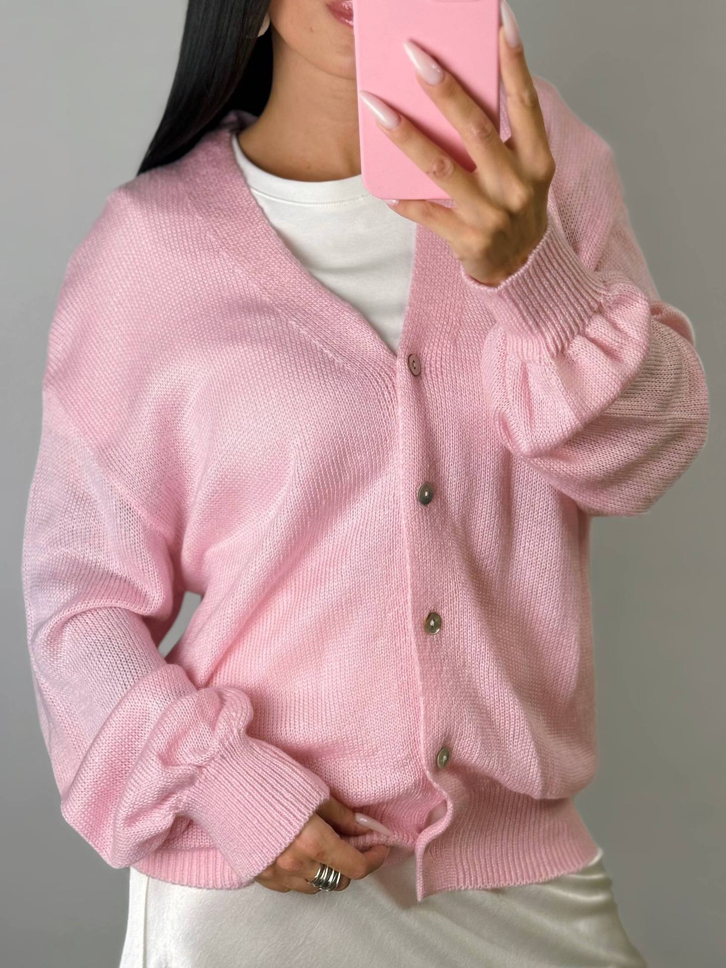 Maglione con maniche a lanterna, elegante e scollo a V in morbido mohair e fibbia a conchiglia