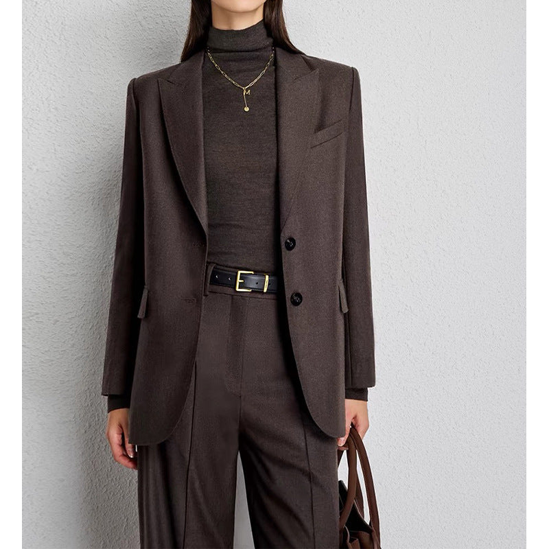 Abito in lana pettinata di colore puro