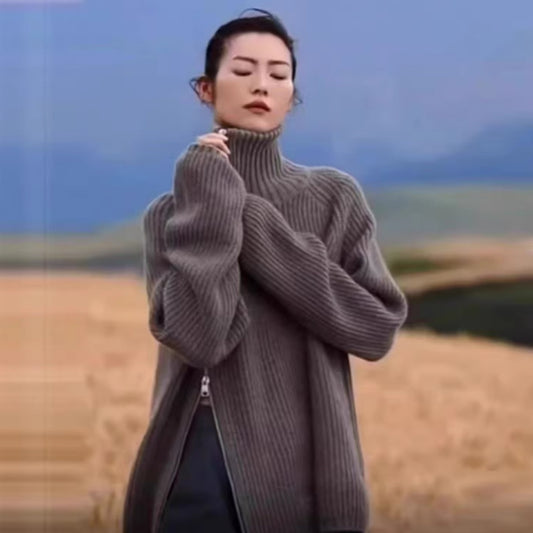 Maglione a collo alto e maniche lunghe