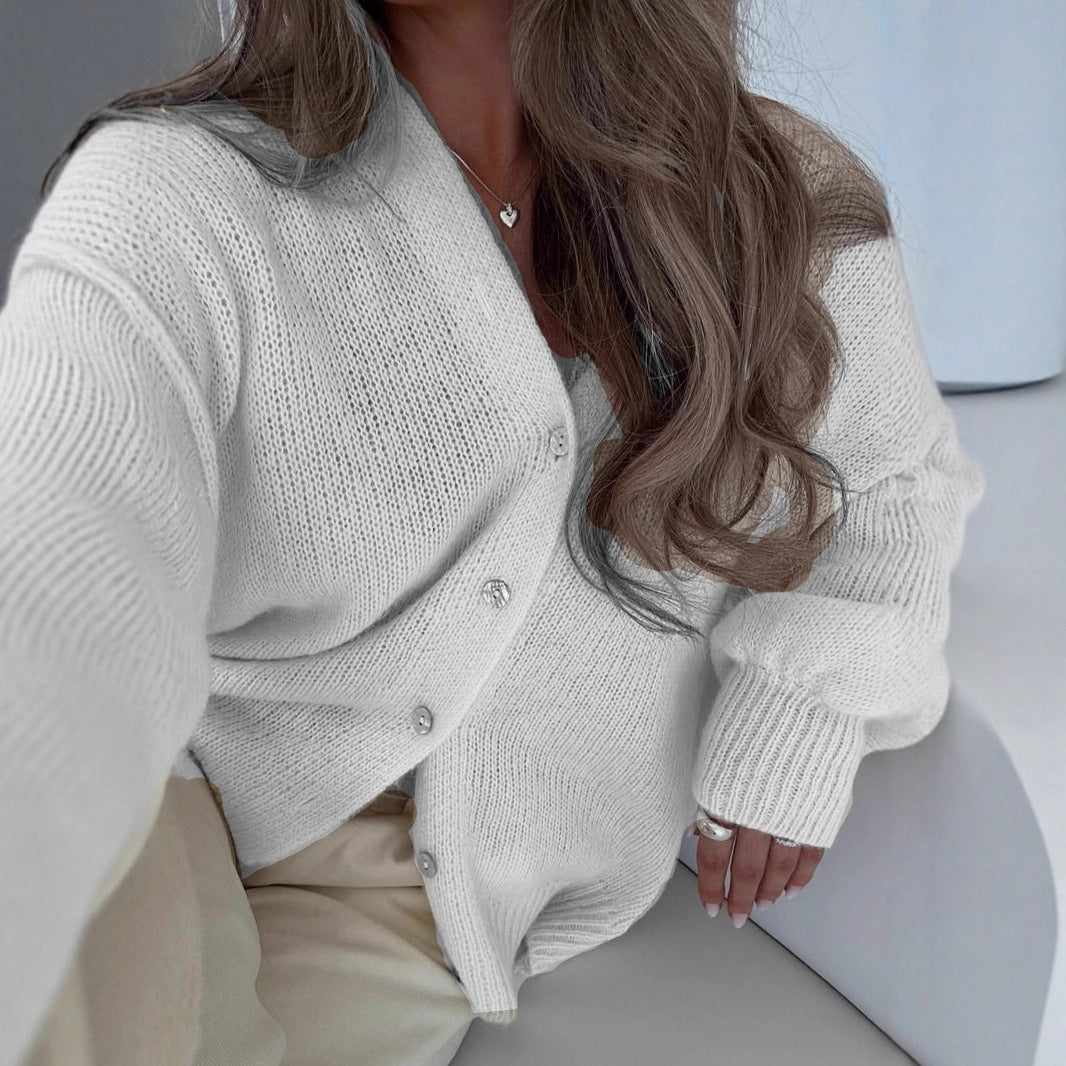 Maglione con maniche a lanterna, elegante e scollo a V in morbido mohair e fibbia a conchiglia