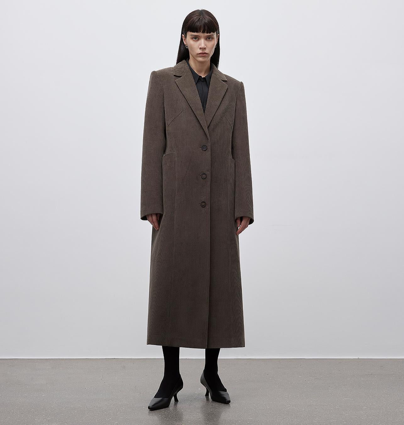 Cappotto con tasche tridimensionali in velluto a coste