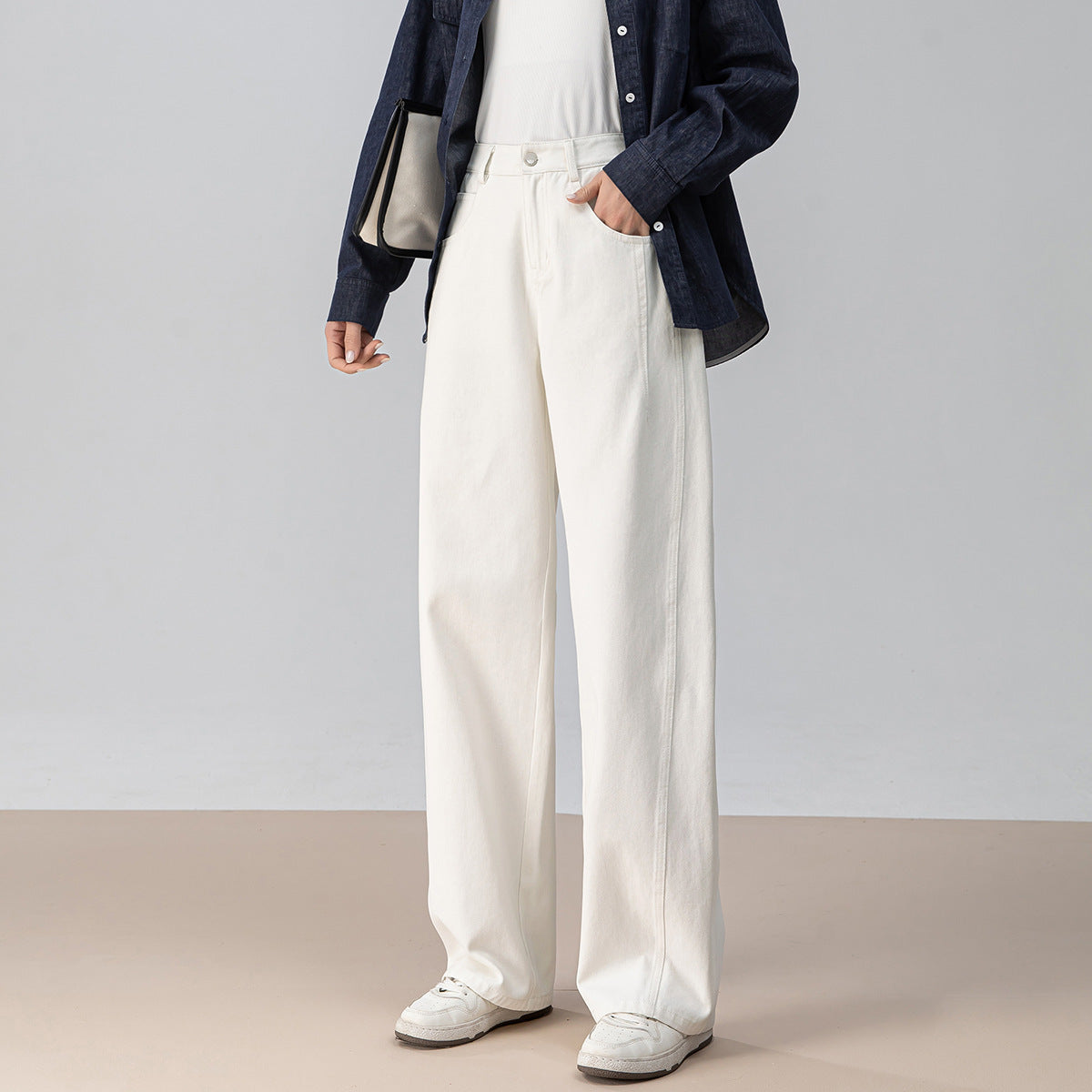 Pantaloni a vita alta e gamba larga