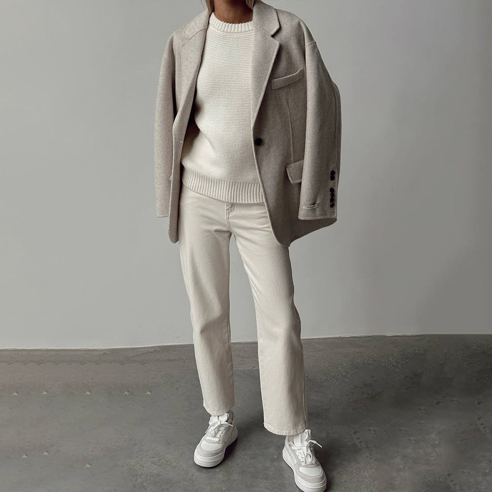 Maglione lavorato a maglia semplice ed elegante