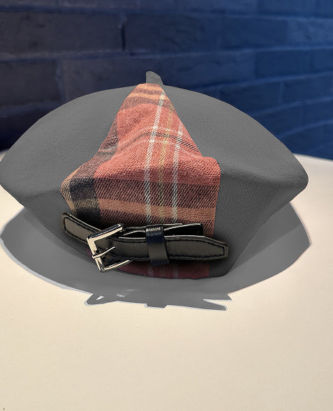 Berretto militare con design in stile britannico